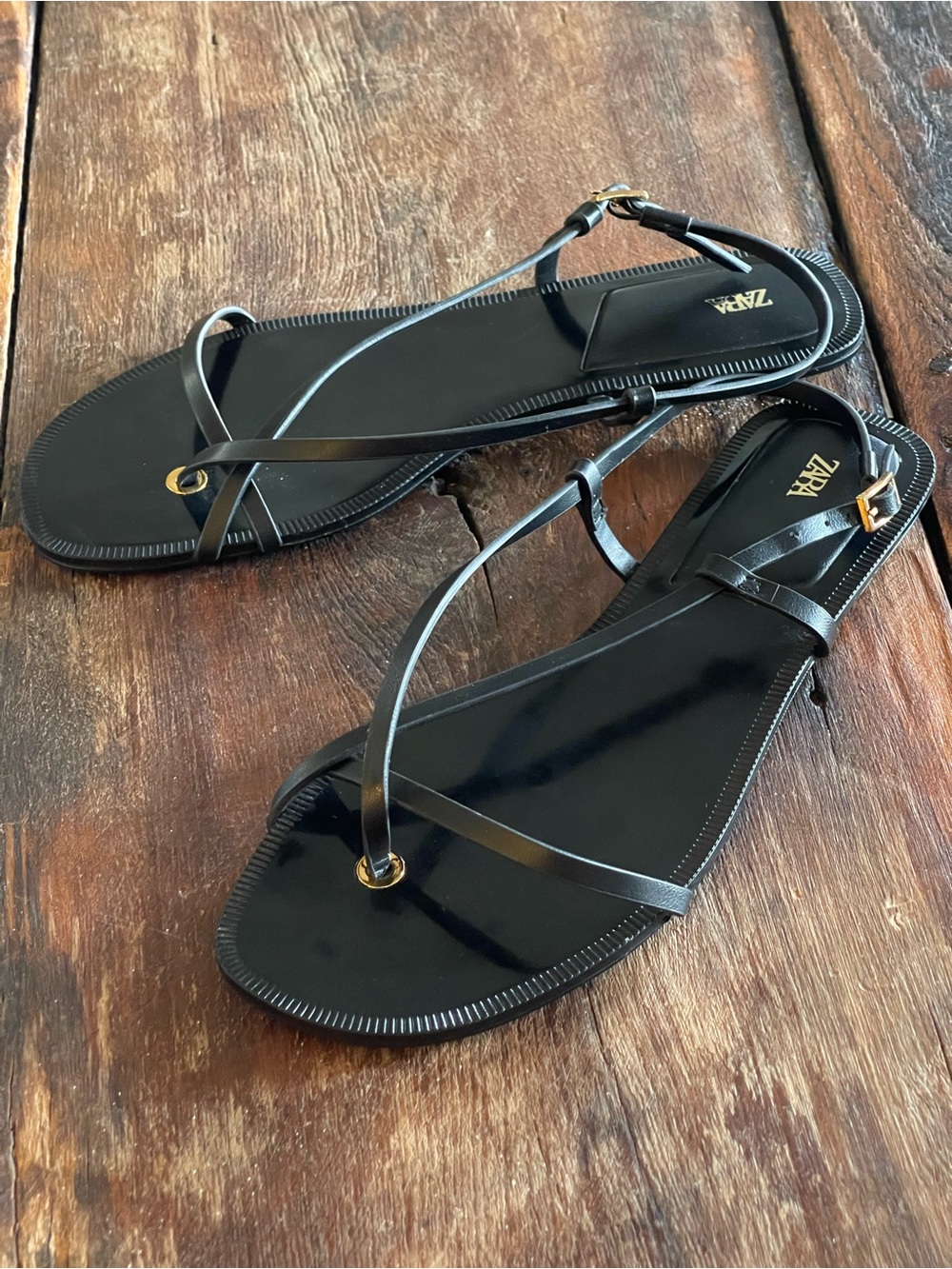 Zara Black Leather Minimalist Strappy Flat Sandals Sz 40 | 9 US Gold Buckle